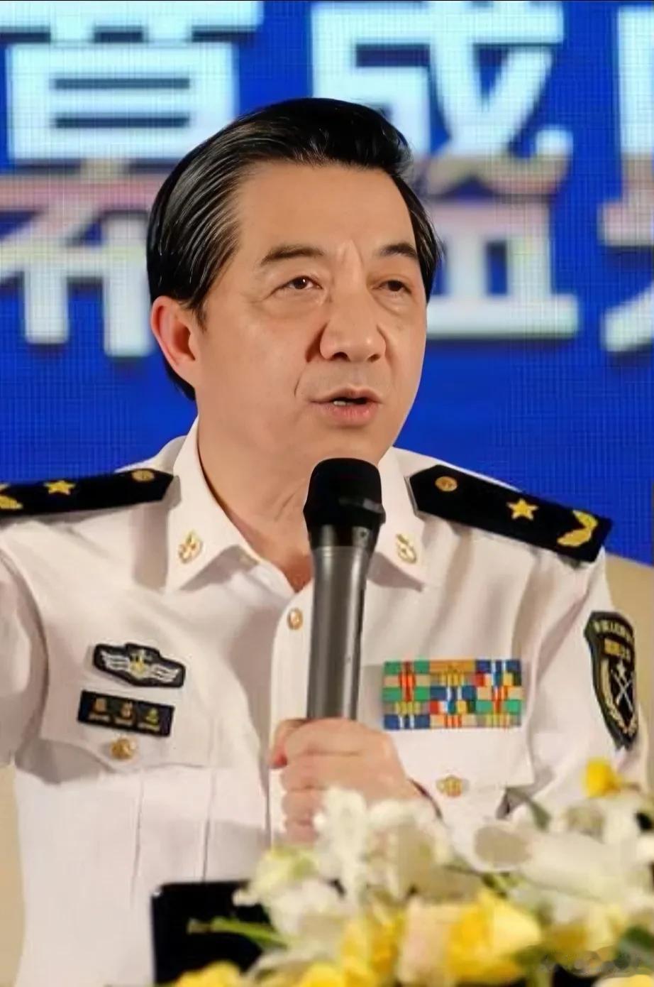 演讲中，局座张召忠说:有人质疑我，你一个海军少将，没去过战场，也没打过仗，算什么