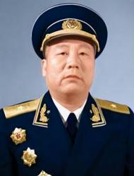 1945年，中苏军方宴会上，苏军和曾克林开玩笑，“你喝一杯酒，我就给一座军火库，