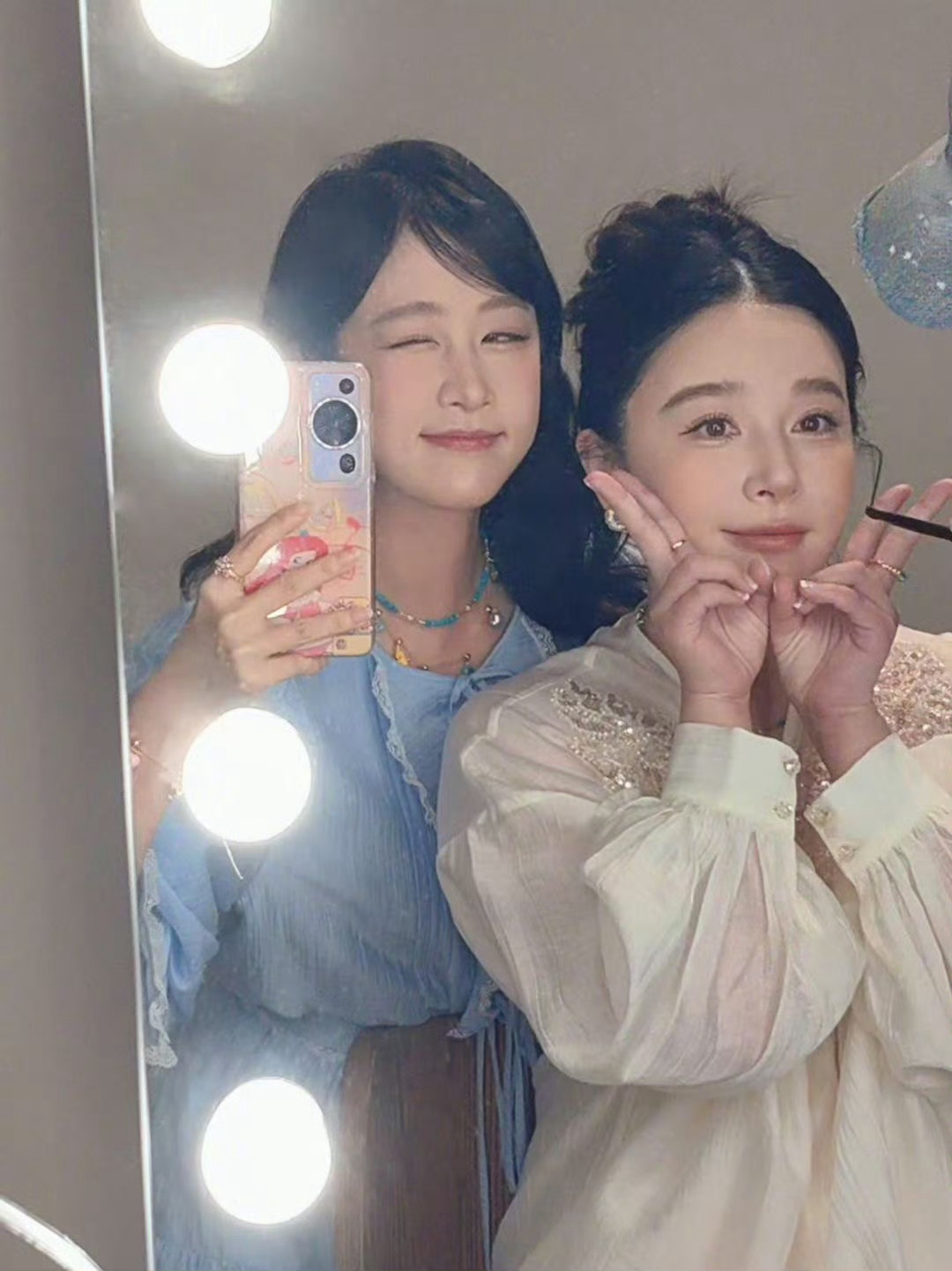 阚清子刘美含聚餐阚清子晒与刘美含合照阚清子晒与刘美含合照，真好看，美女同框 ​​