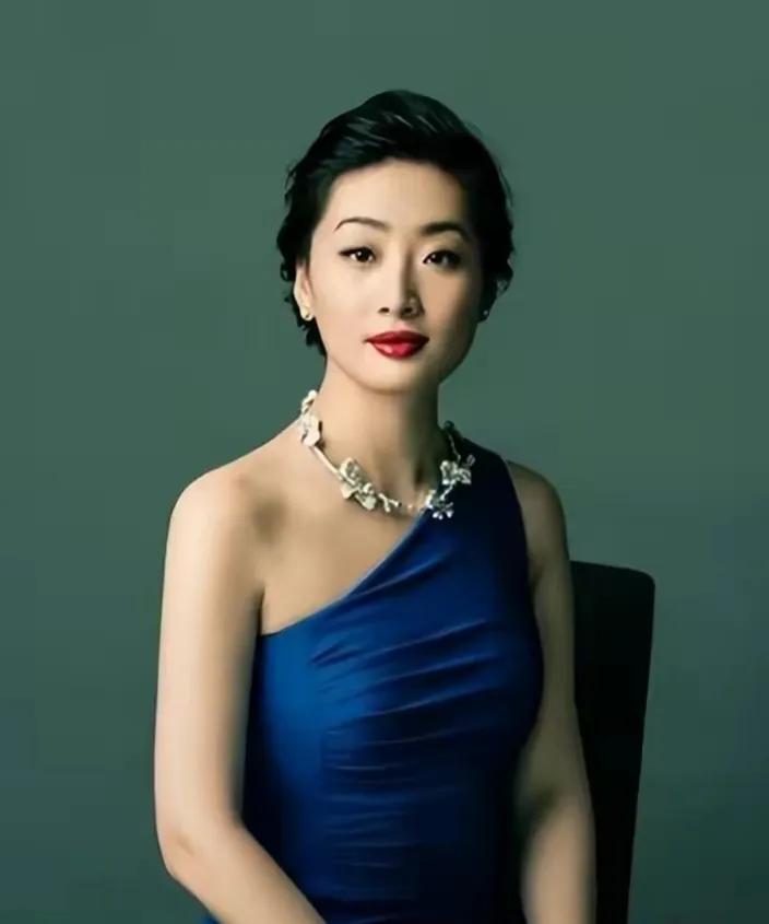 #独女宗馥莉是否能行?#肯定行，因为虎父无犬子，宗馥莉是一名优秀的女孩子，从小就