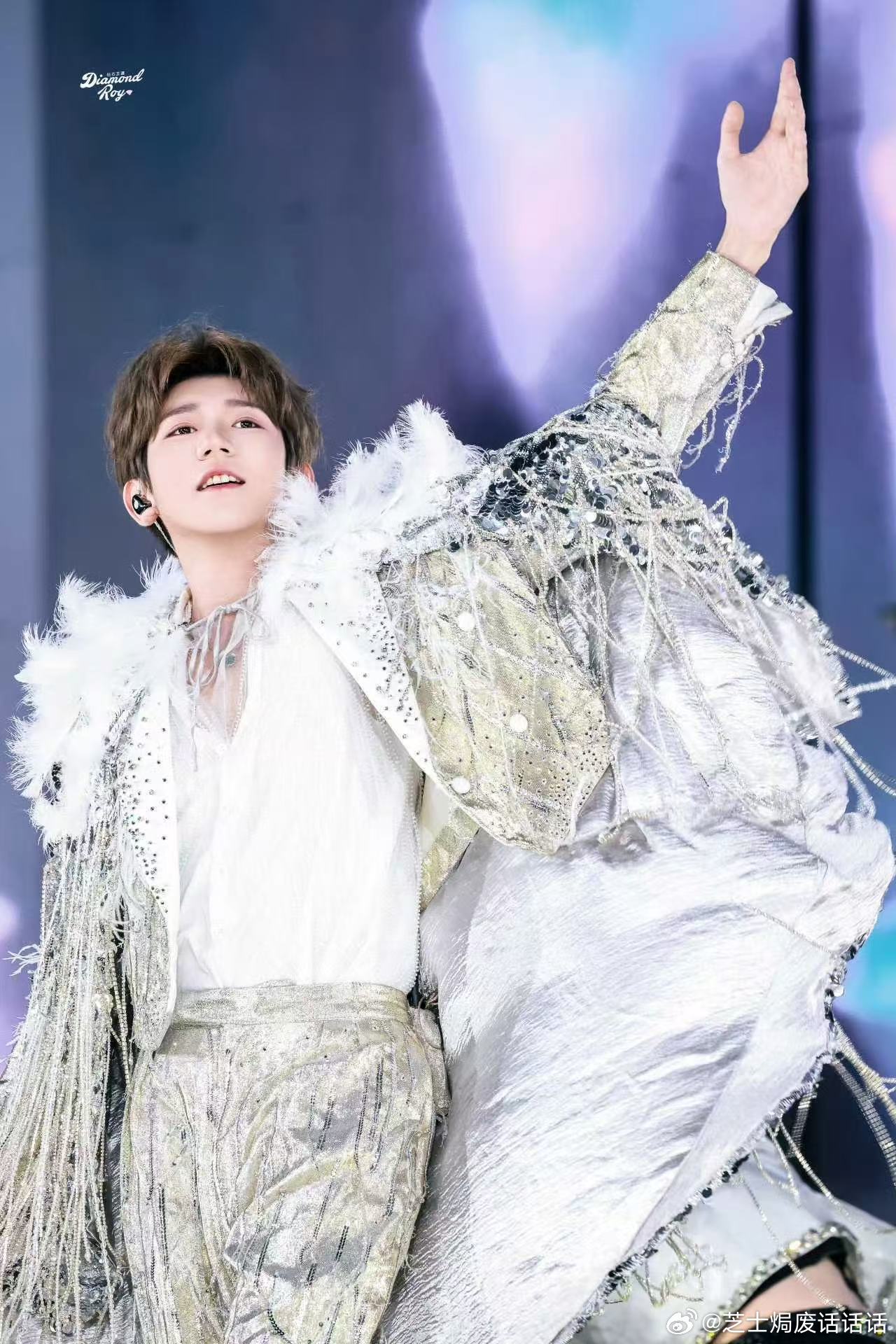 王源 巡演看一场少一场 宇宙无敌大大狂欢还没狂欢够呢，王源就要换赛道了，但只要是