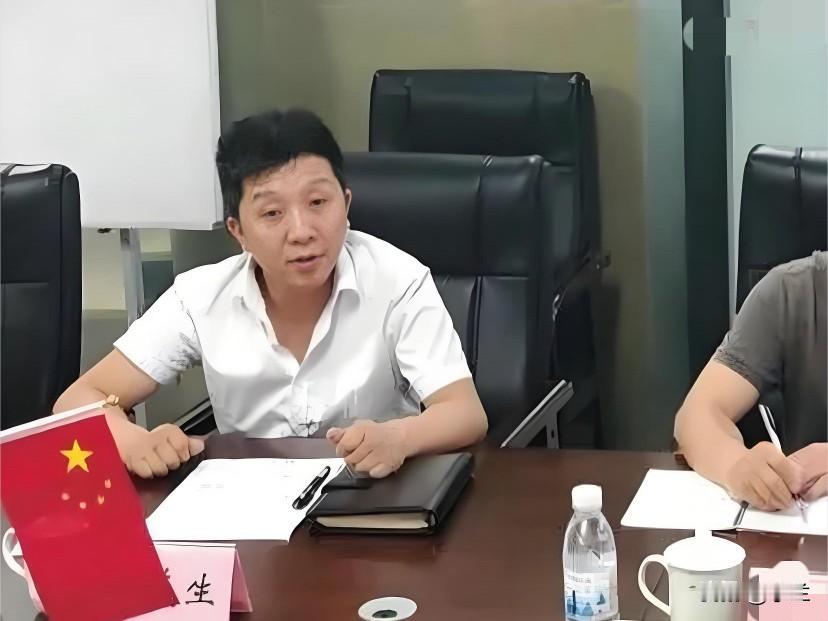 四川旅投智慧游大数据科技的廖茂生上了热搜
他是出生在1976年的重庆江北人
从1