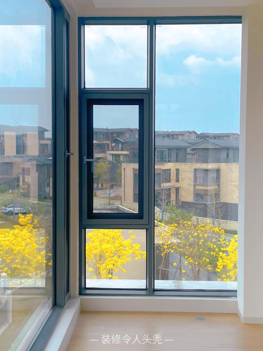 🏡装修不后悔系列！书房窗景风铃木盛开🌼