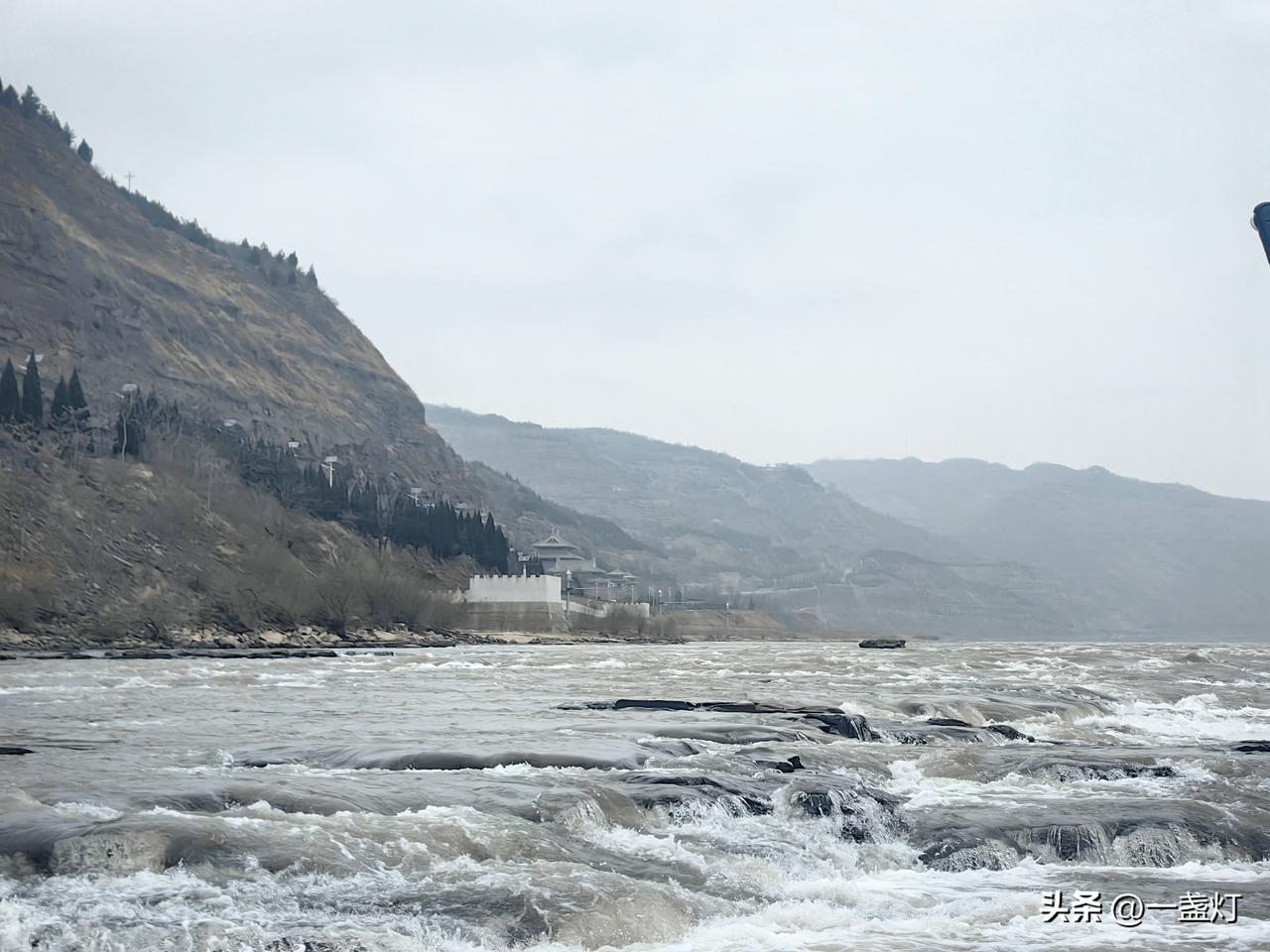 在整个朝鲜战争期间，苏联空军通过换防先后派出10个航空师和4个高炮师参战。轮番参
