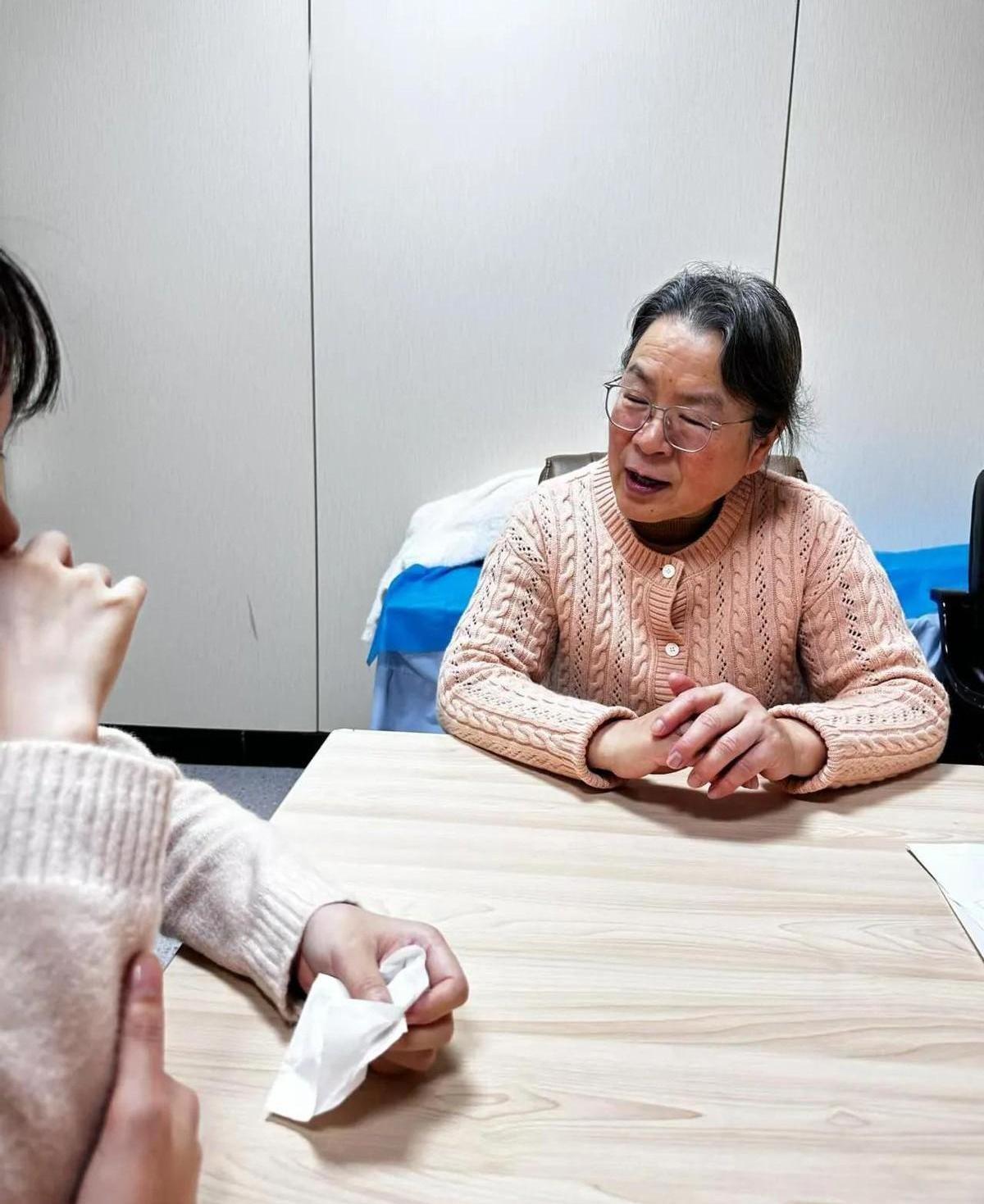 成都高三学生那件事，看得人心口堵得慌。
这根本不是一个孩子想不开那么简单。
这是