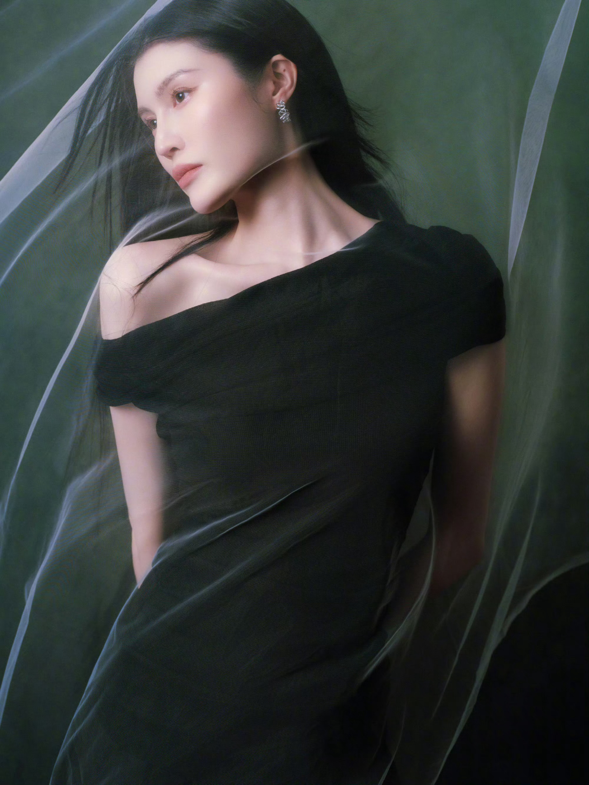 何穗 一捧浮光，一抹桃绿 