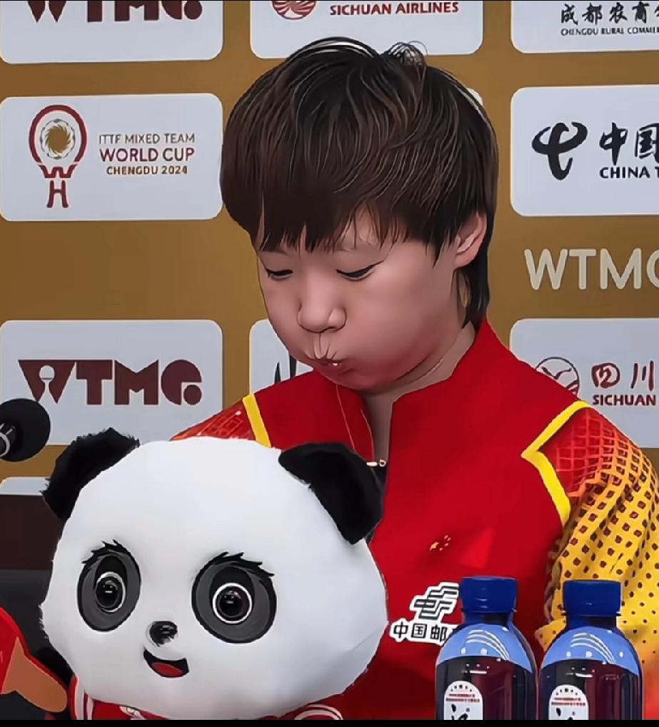 救命！王曼昱的表情包是按“可爱到犯规”做的吧🤣
 
咱就是说，原来赛场上那个“