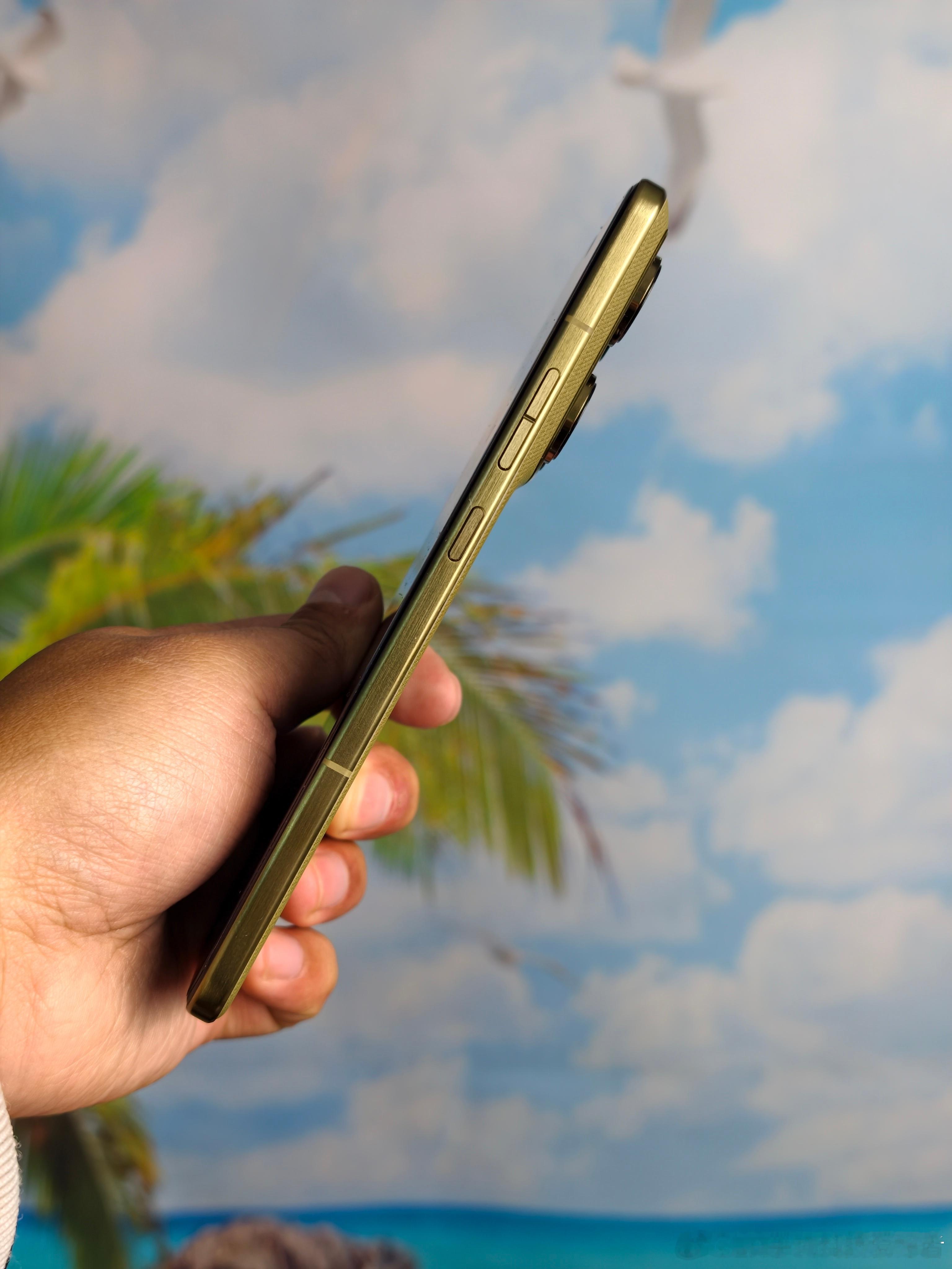 降价后的苹果Air和国产Air选哪个降价后的iPhone Air确实不错，但如果