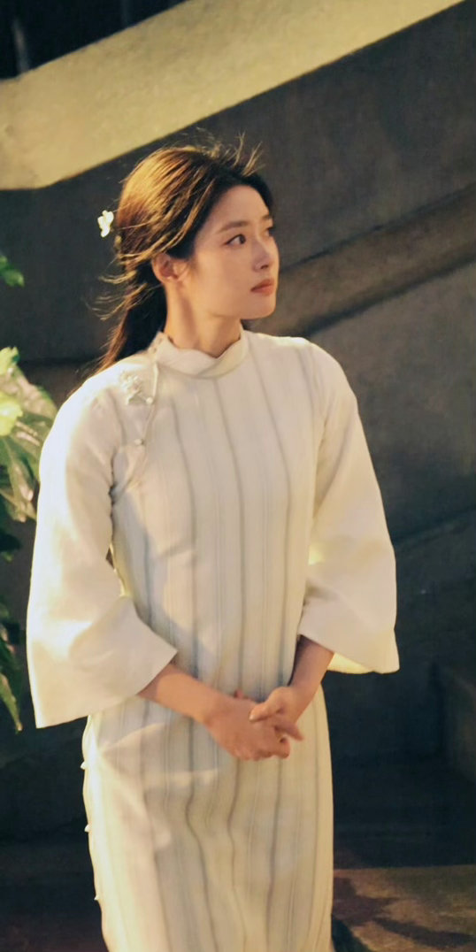 徐若晗民国女学生好对味徐若晗就这个民国味爽📽️旧时代少女感稳稳输出，徐若晗民国