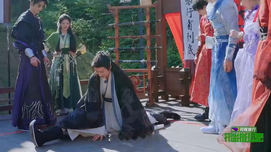 刘宇宁天下第一腿丁程鑫周柯宇听到张凌赫自我介绍的反应开始推理吧 一字马说下就下，