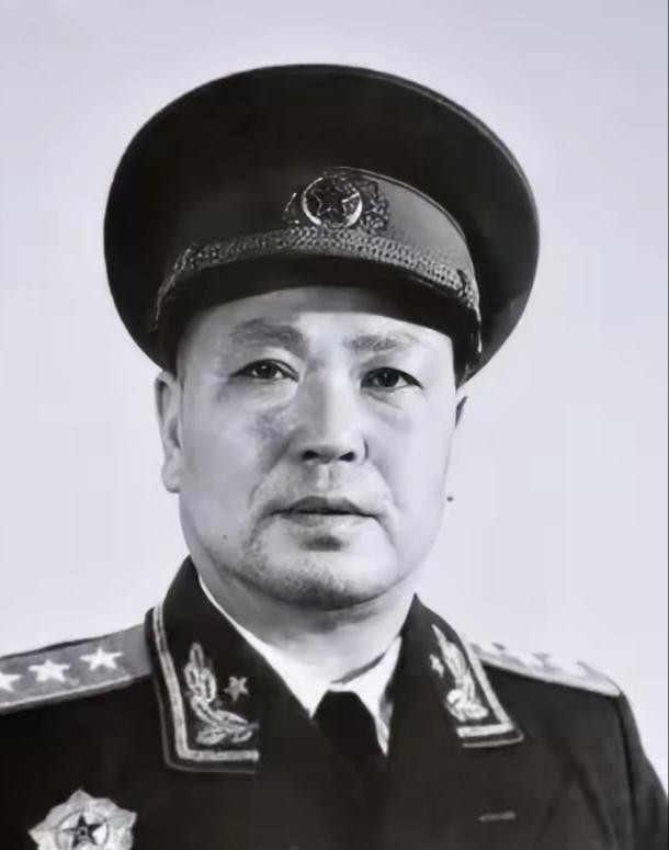 1941年1月，皖南茂林，八万国军把山口锁死，新四军九千人陷进去，七天七夜血拼，