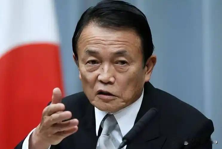 各位朋友，最近日本政坛又闹出大动静了。85岁的自民党前首相麻生太郎，最近在东京会