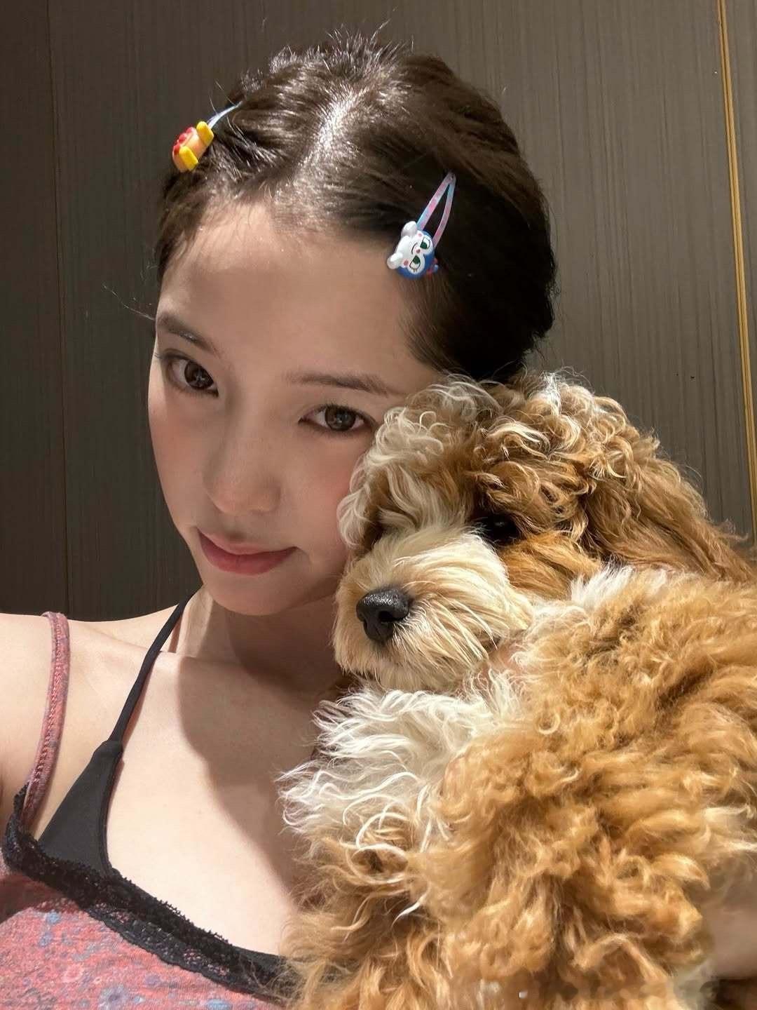 欧阳娜娜大厂vlog太真实了欧阳娜娜大厂体验vlog超接地气，毫无明星架子像身边