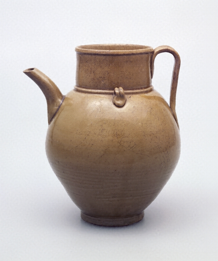 日本京都府宇治市木幡金草原出土的 五代时期青瓷水注 