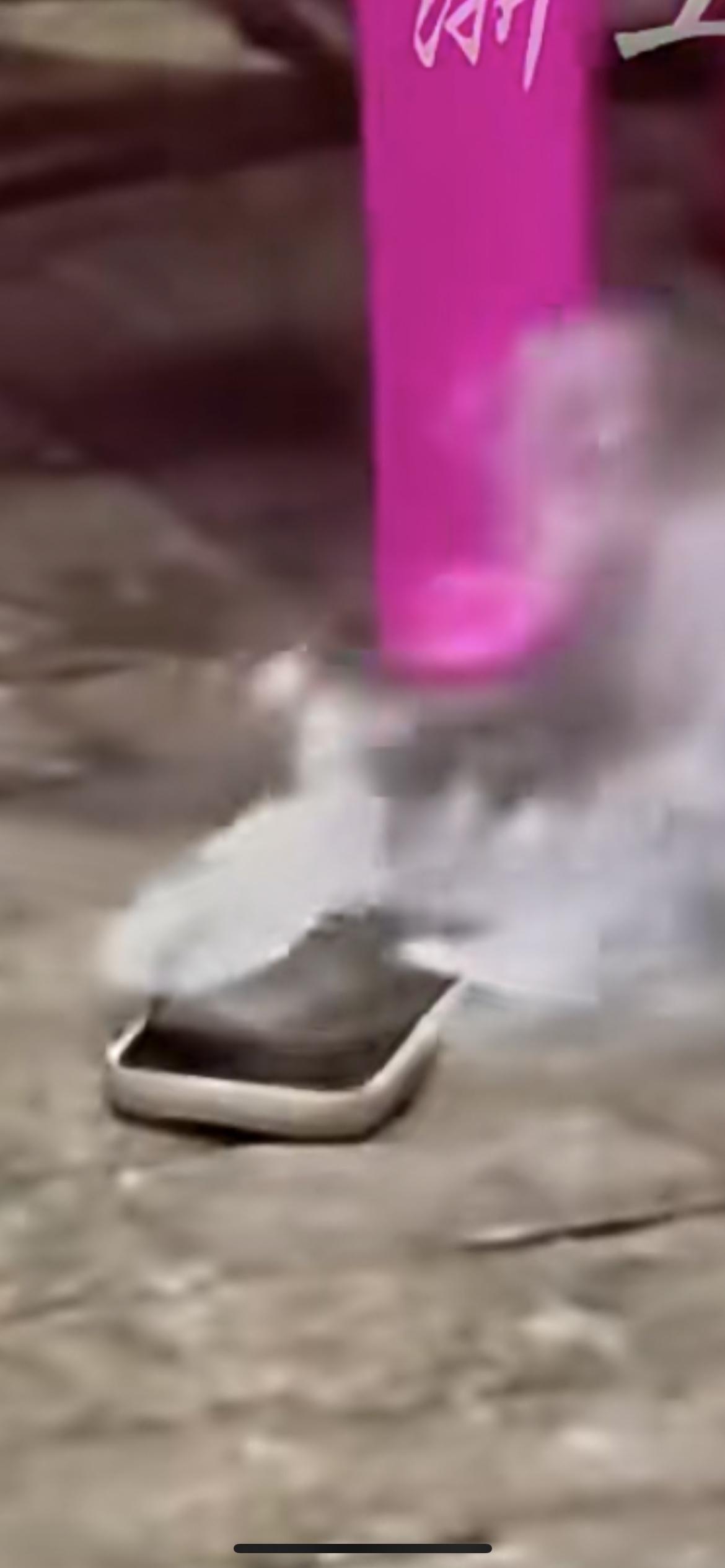 吓人！广西汕尾上班时，手机在口袋里自燃了，当事人：冒烟持续了几分钟才灭，＂三年前