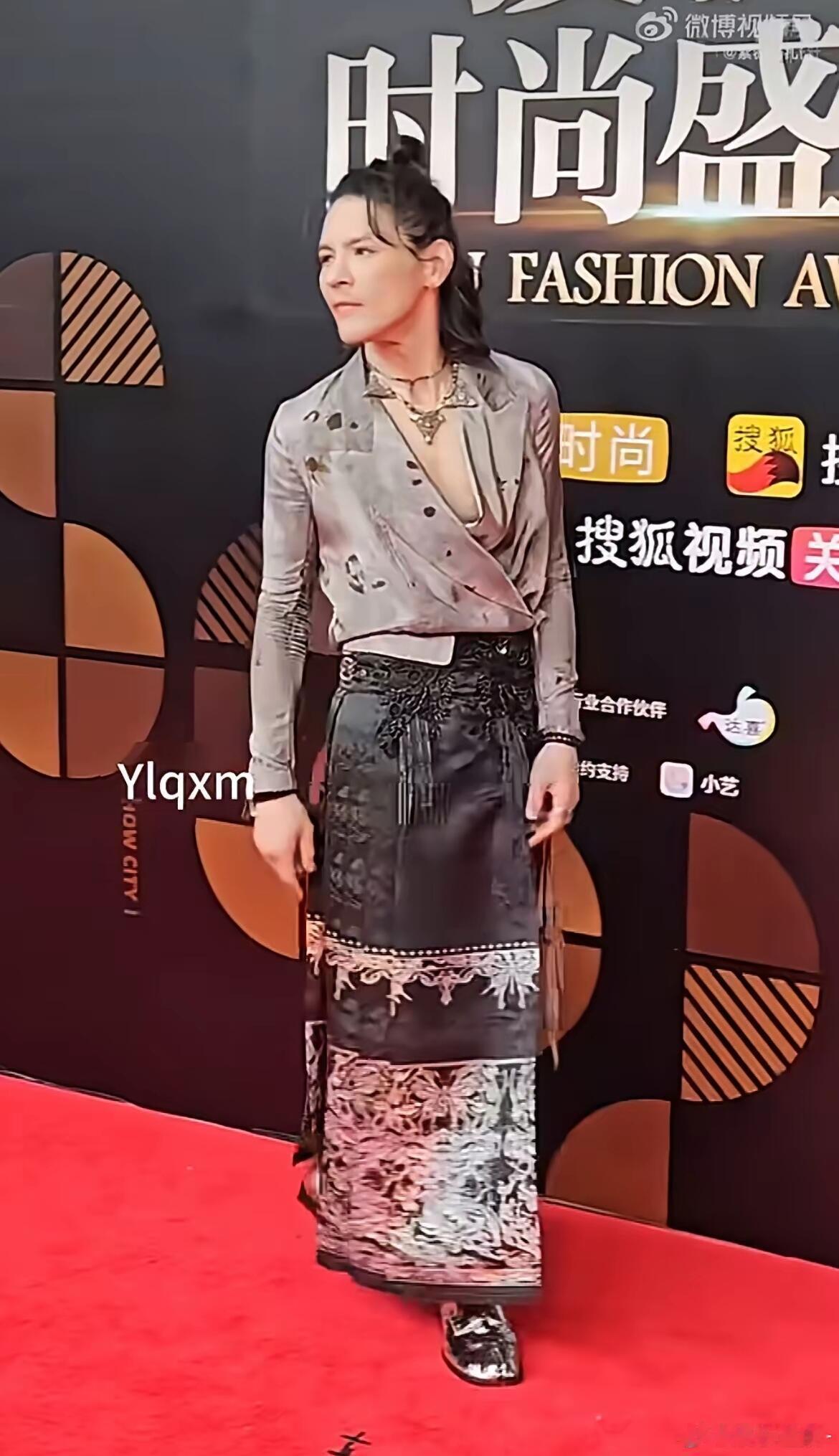 向佐我承认之前对你有点误解第一次get到向佐的情商彻底改观！从前对向佐一直带有刻