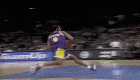 科比接加内特助攻的这个360度战斧劈扣真精彩！不亏是实战扣将！