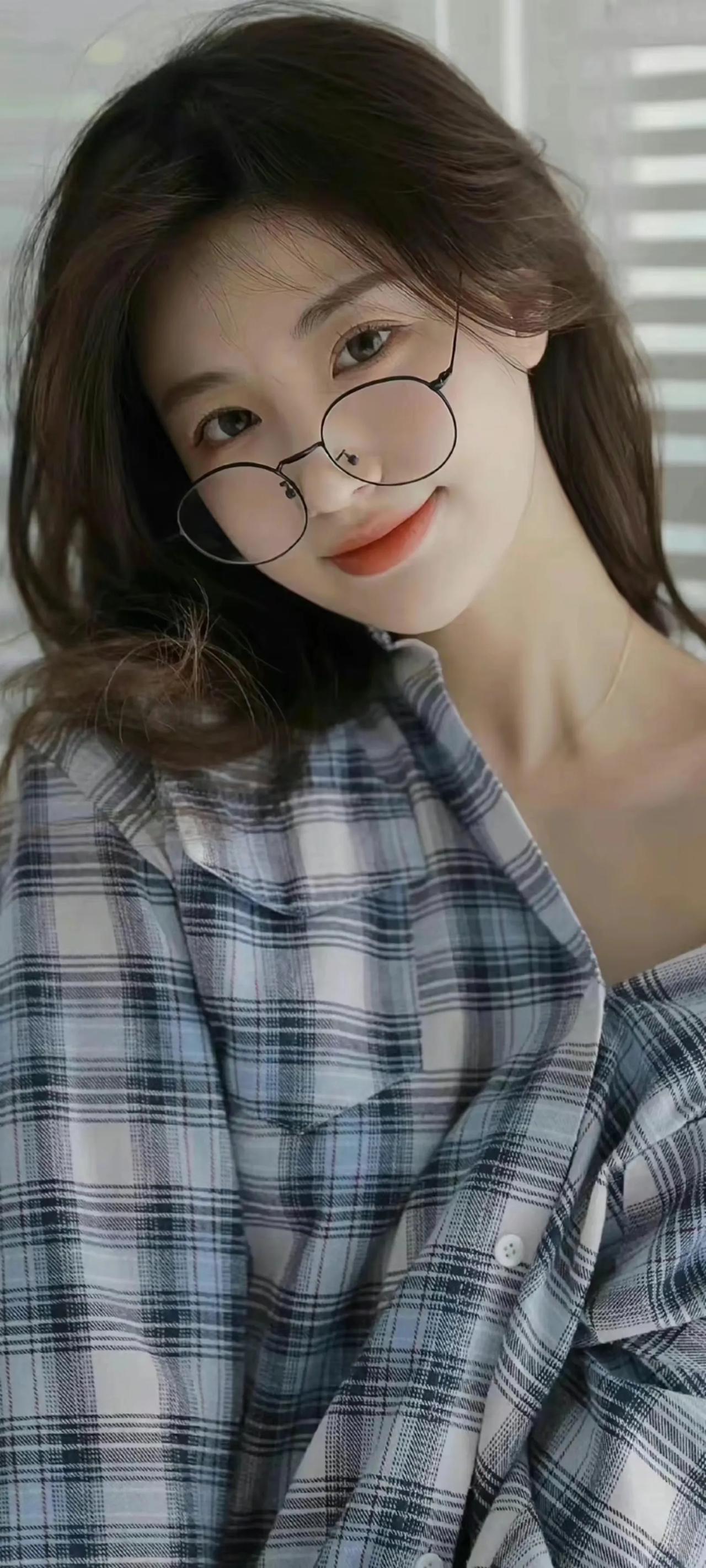 #惊艳女神# #女明星谁最美# #明星美图#
达人推荐 女主角唇泥