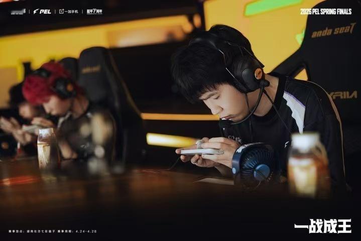 最有悬念的一集没有提前锁冠的平淡乏味，全程高能博弈不断。极致拉扯步步惊心，悬念贯