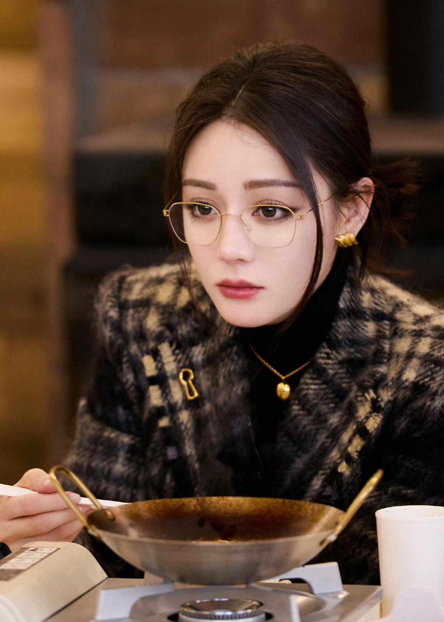 迪丽热巴新代言来了，扛剧后续商务来了！