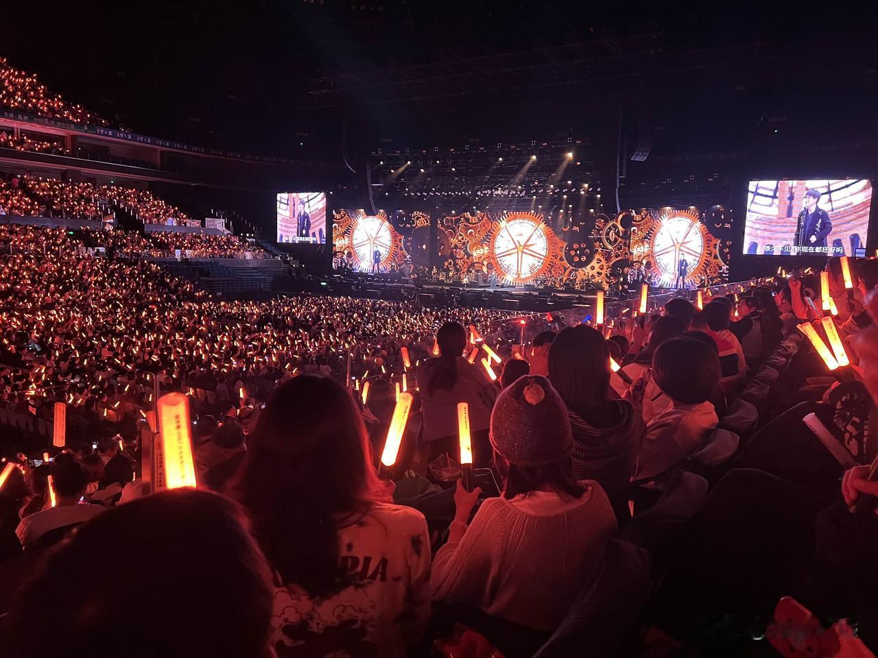 吴奇隆发文祝大家国庆节快乐！周华健南京演唱会祝大家十一快乐！我祝大家十一国庆节快