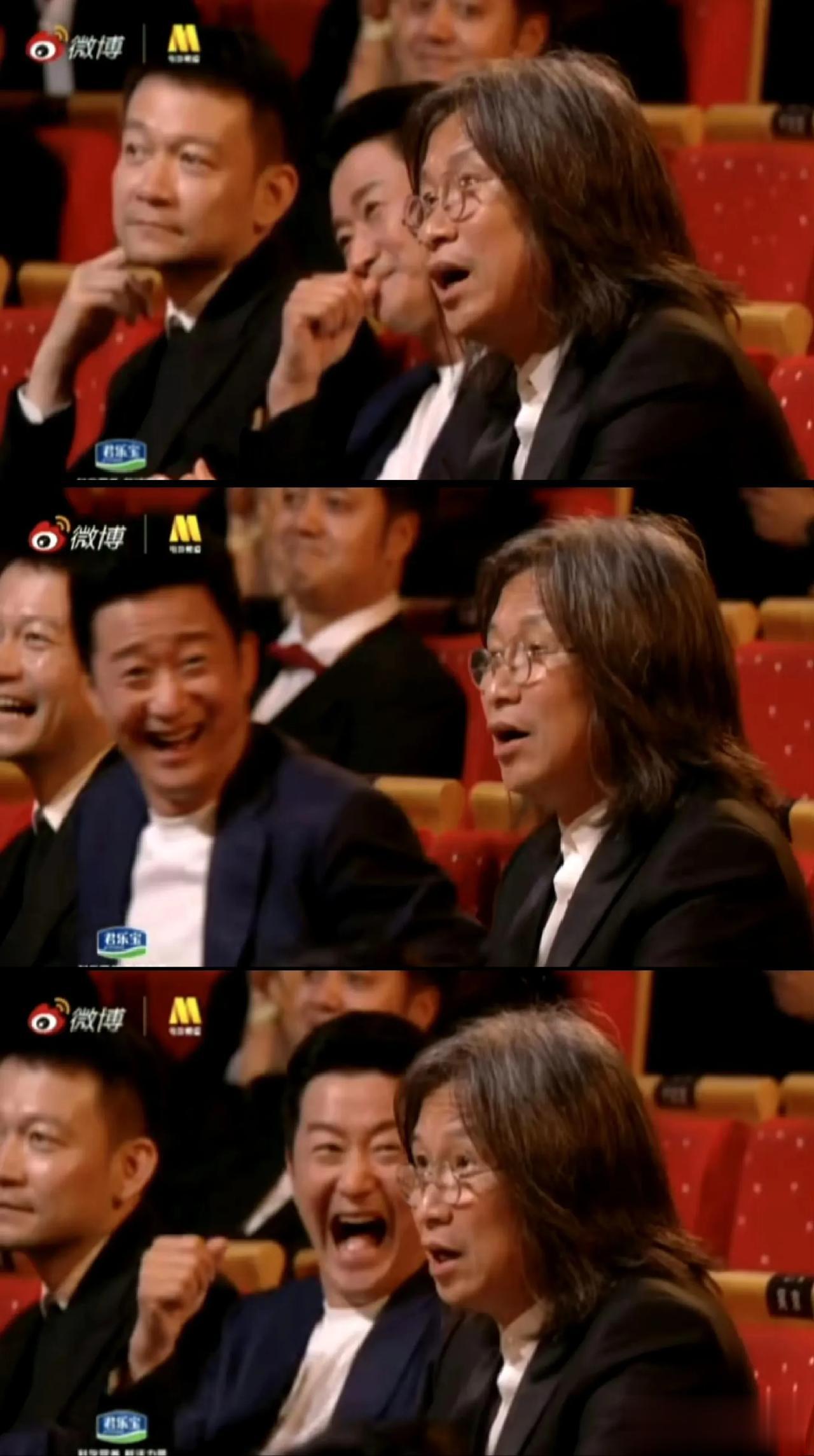 他像极了吃瓜群众啊[大笑]

 