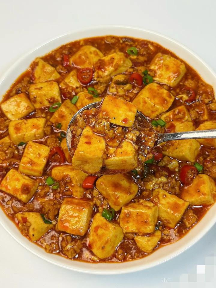 你最喜欢吃的川菜有哪些?
 麻婆豆腐真的太懂打工人了！便宜又下饭，随便拌拌米饭，