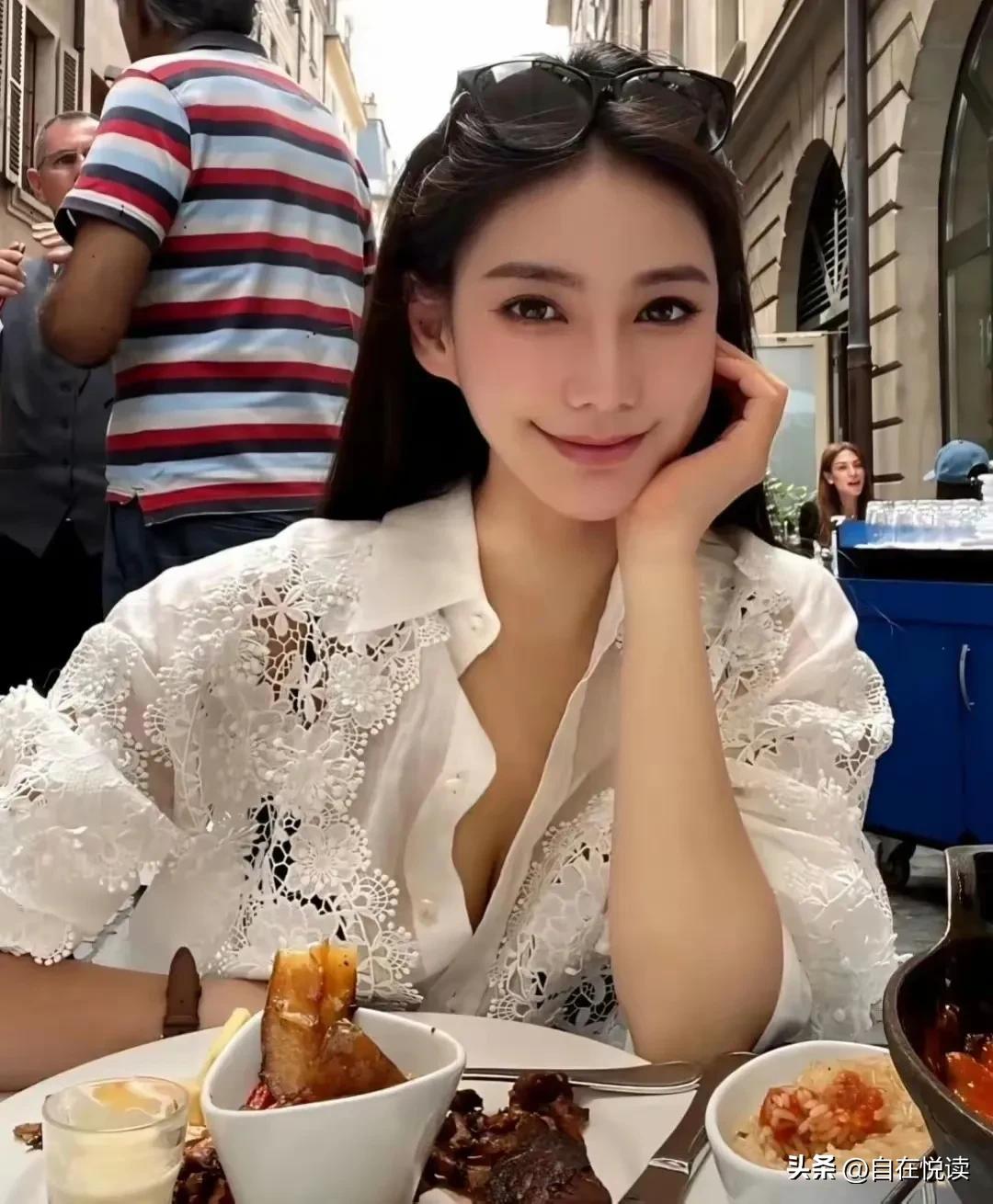 马筱梅也开始立人设了

说她自己很重感情
汪憨憨送的东西她都珍藏着
包括项链她洗