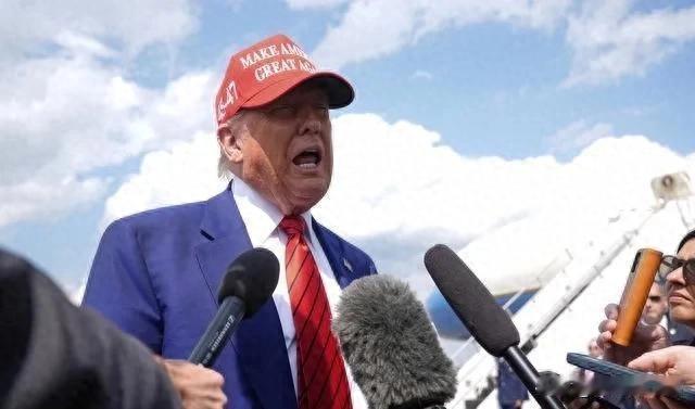 特朗普磨刀霍霍伊朗，专家：空袭风险远大于收益
 
近日，美国特朗普政府正考虑对伊