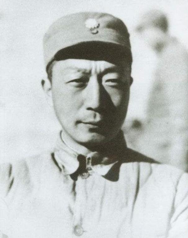 聂荣臻白天还在辛勤工作，晚上毫无征兆地在睡眠中突然离世，这一切令人唏嘘不已！
1