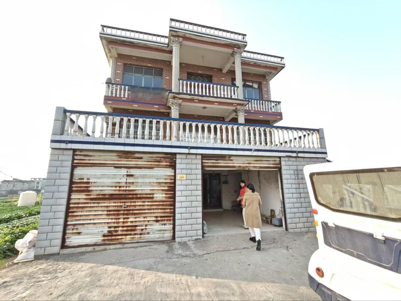 人民币大幅升值是好事吗人民币升值虽有利有弊，但总体来说还是利大于弊。人民币升值，