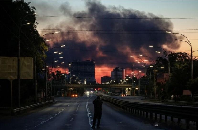 7.8 级地震侵袭菲律宾南部部分地区，一场 7.8 级的强烈地震席卷了菲律宾南部