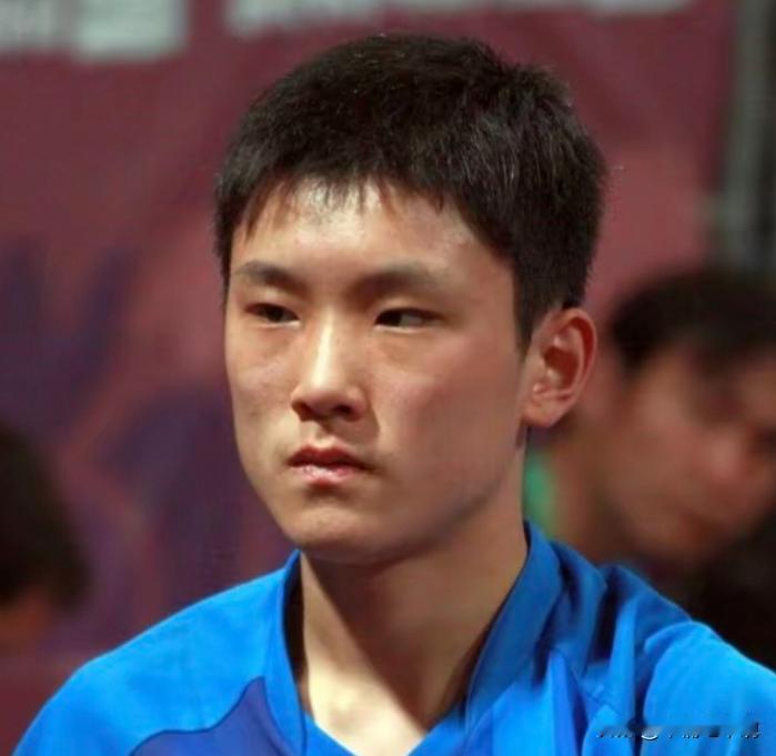 “五个绝对”后的张本智和像变了一个人：面对记者提问，不敢正面回答且眼神躲闪，没有