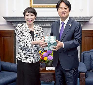 8月16日，台湾方面回应日本官员参拜靖国神社，一句“尊重”与大陆、韩国的反应形成