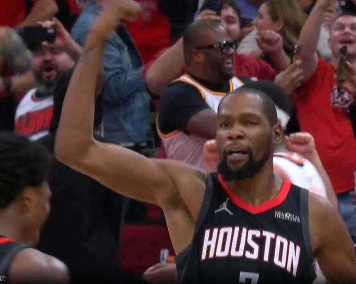 杜兰特三分绝杀太阳！

杜兰特全场三分球12投仅2中，第一节进了一个，第四节最后