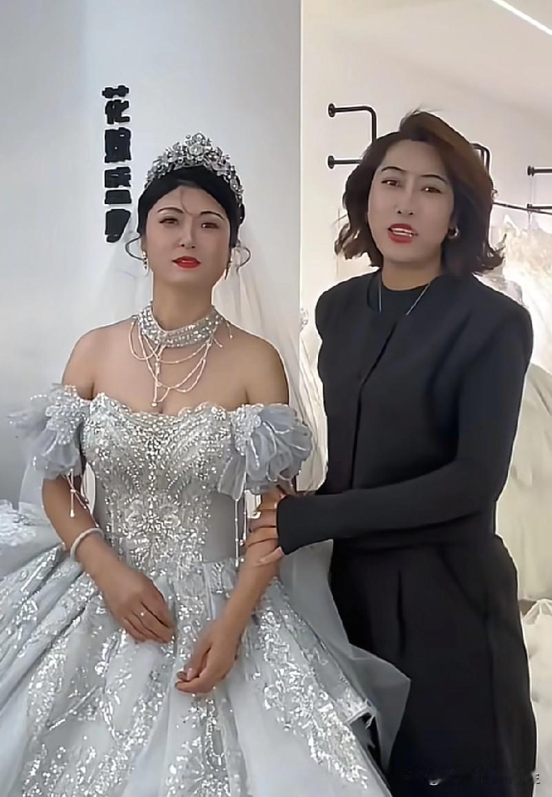 你们是白城啊是白城，这怎么有种感觉要转型成“汉城”呢，白城大姨是彻底火了，天天坚