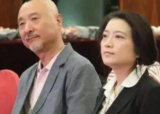 1998年，巅峰落幕、事业崩盘，家喻户晓的“小品王”陈佩斯跌入人生最低谷，遭行业