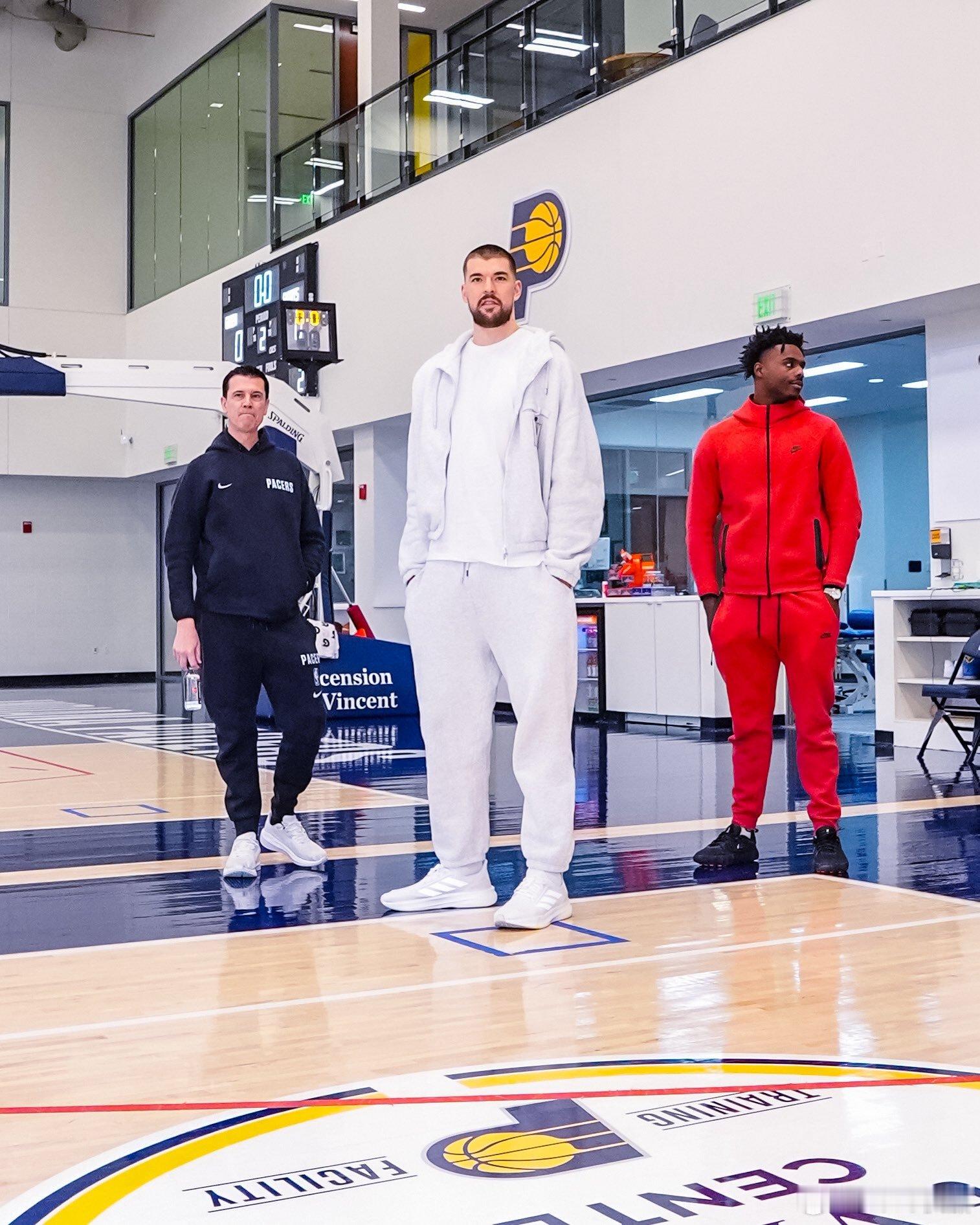 劳伦斯·弗兰克表示，快船队自始至终都告诉伊维察·祖巴茨，他们不想交易他。但他补充