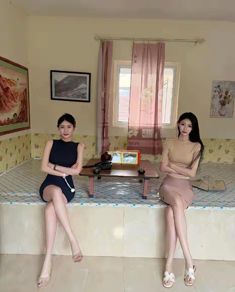 左一好看一点，你觉得呢
