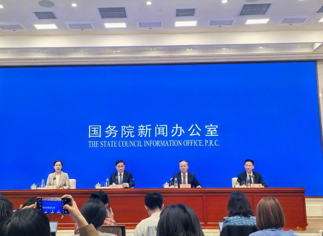 今天央行行长潘功胜提到了 汽车金融公司准备金率将调至0，这是什么意思呢，直白点说