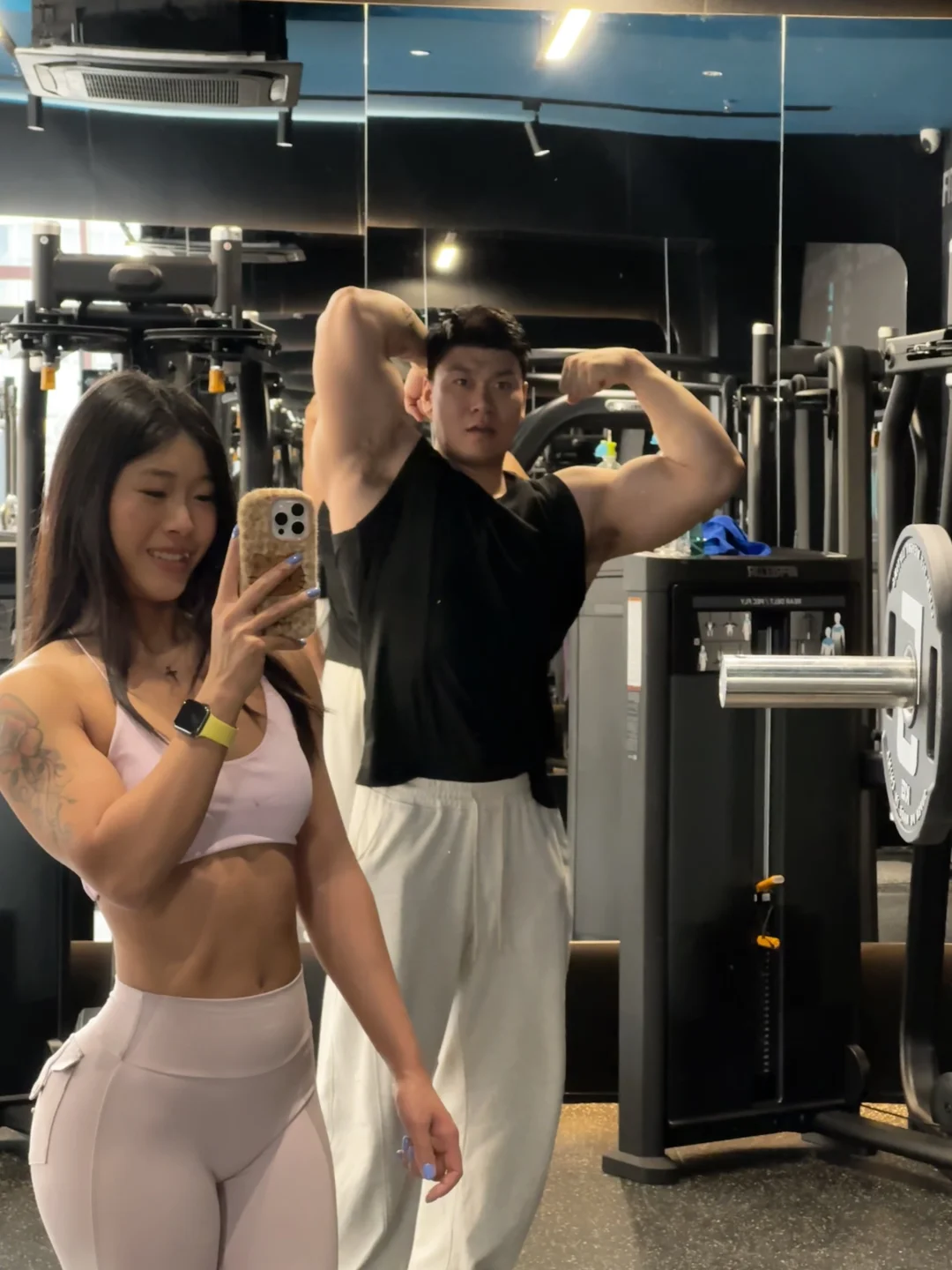 到底是谁说肌肉男不能和健身女谈恋爱！