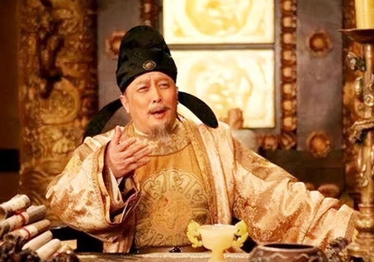 639 年，李世民突然问老将尉迟敬德：“朕听说你想造反，是真是假？” 满朝文武都