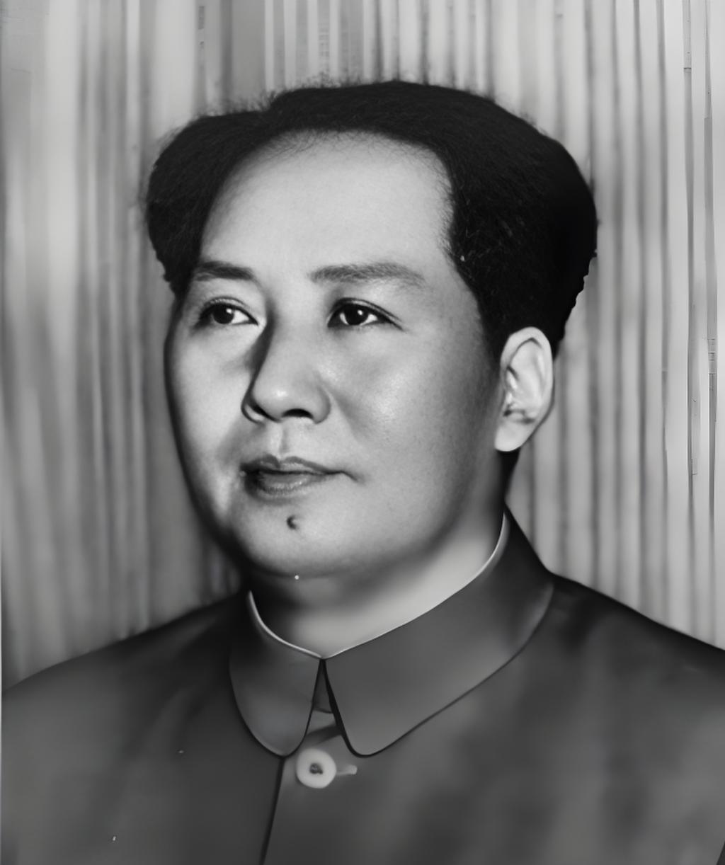 毛主席的这张画像，咱们中国人实在是太熟悉了。不管是挂在天安门城楼上，还是印在咱们