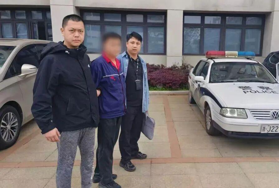 慷慨送钱“前男友”，痴心女子认错人
株洲龚女士通过网络搜索信息，联系上了曾与前男