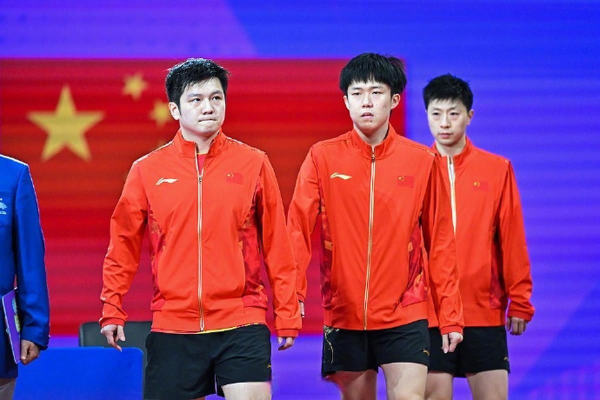 如果男团拿到亚军，大家能接受吗？国乒此战处于下风，赢球难度不小。而且张本智和、松