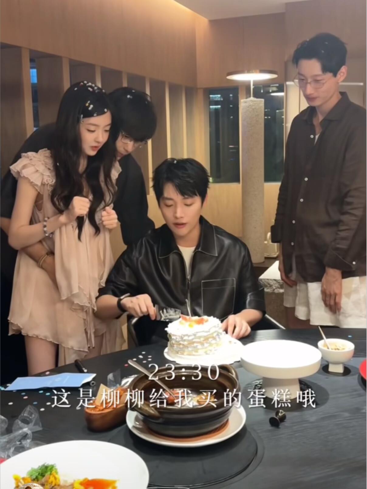 柳周cp柳周cp半熟恋人5 我真服了这个周佑凌！到底谁黏人？指路季雨新发的vlo
