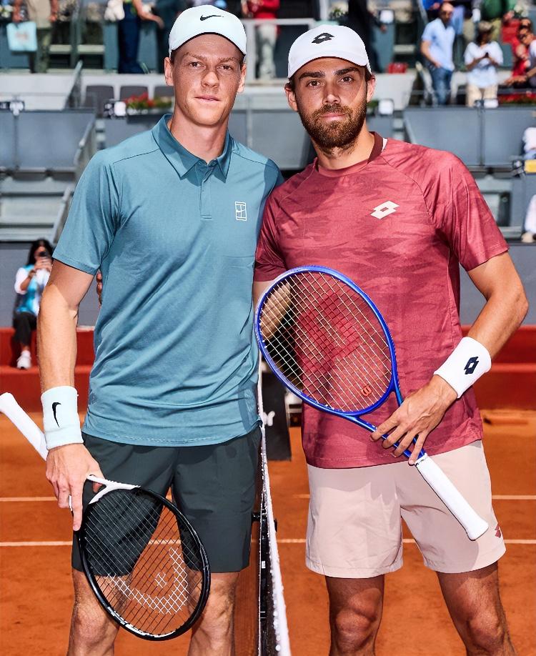 看呆我了！！
马德里男单第二轮
辛纳对阵资格赛选手
昨晚你有看这场比赛吗？
三盘