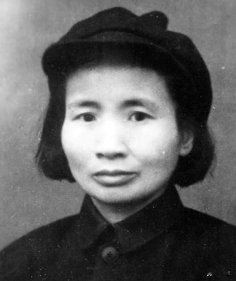 1932年，共产党员钱瑛被敌军抓捕，再被押去敌军阵营时，她说自己要上厕所，趁上厕