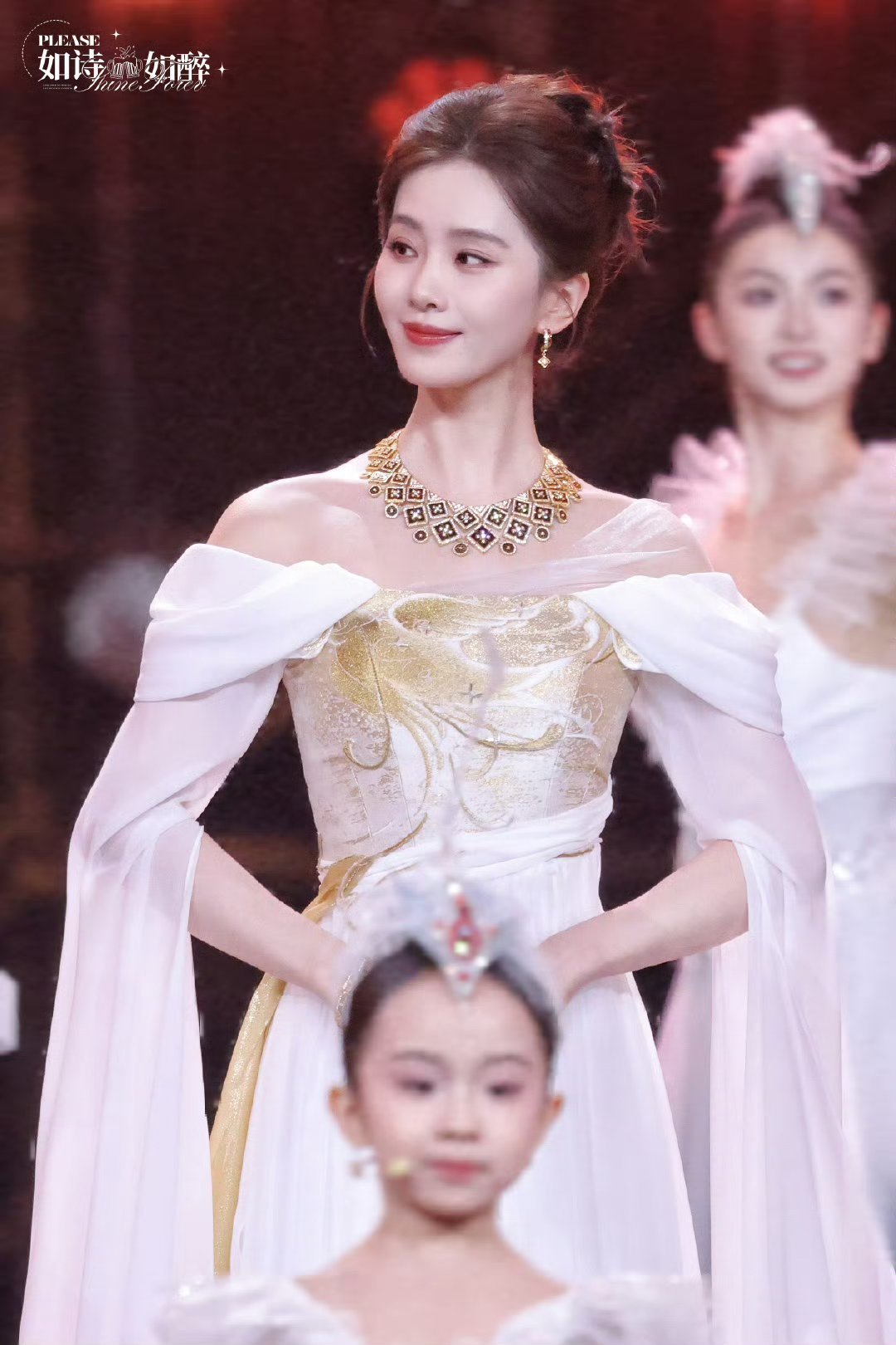 刘诗诗天坛女神神女爱世人 好像在发光！！！ 