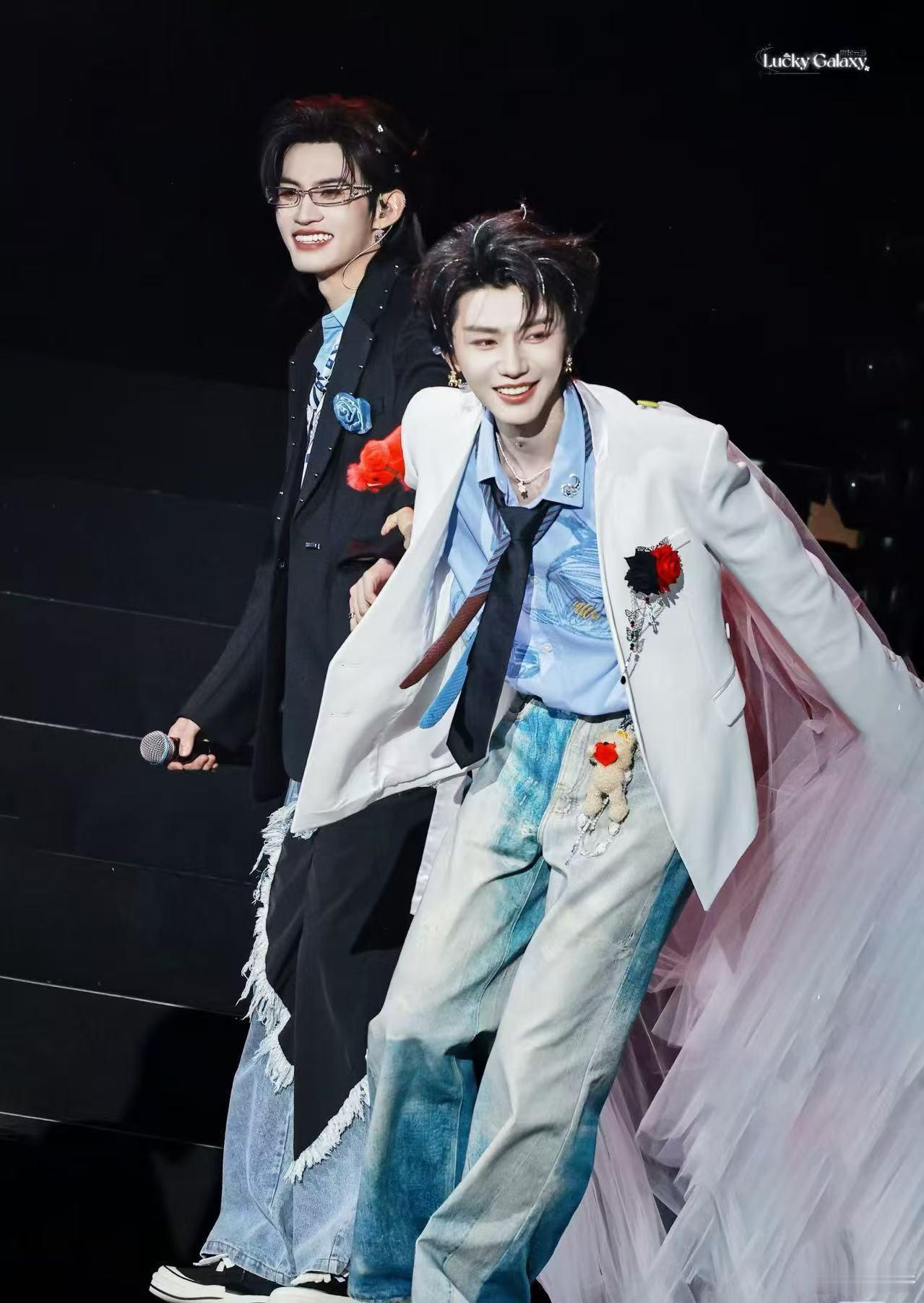 我在追星文里当NPC的那些年 追星文里的冤种NPC私生围堵、告黑缠身，NPC夹缝